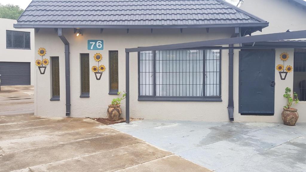 Favour Guest house — Hotel in Polokwane