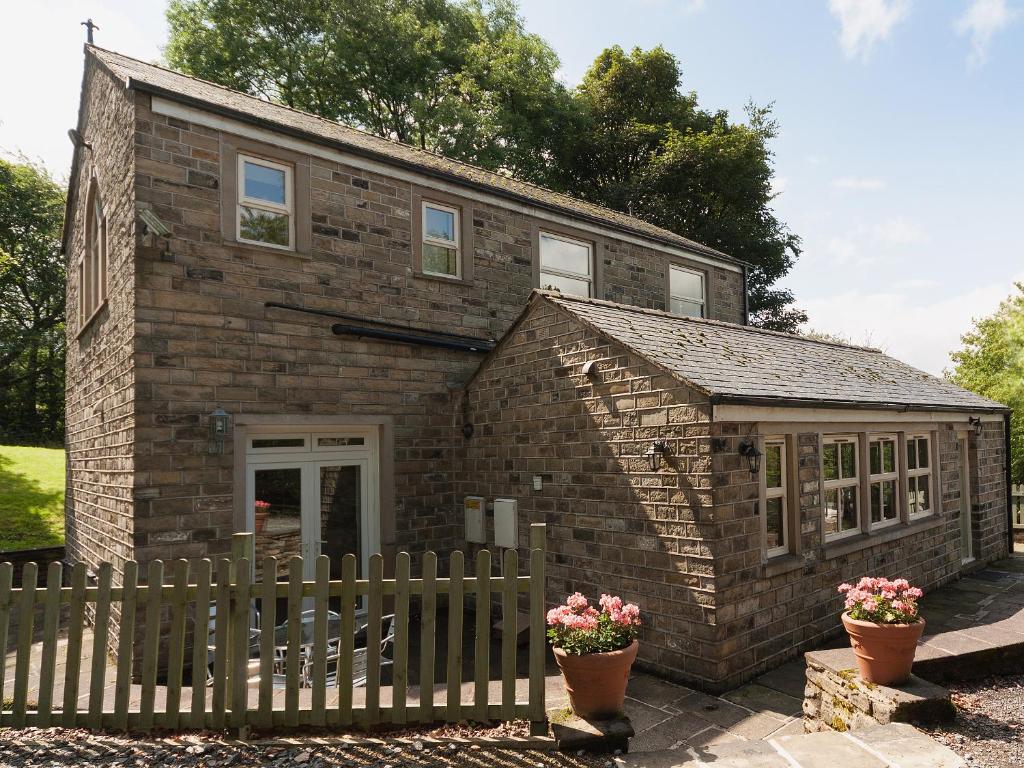 Vacation Rentals and Holiday homes in Marsden, United Kingdom price