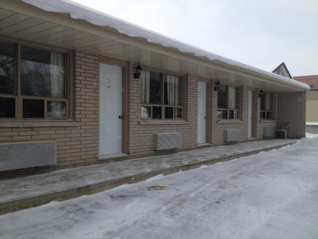 Milestone Motel photo