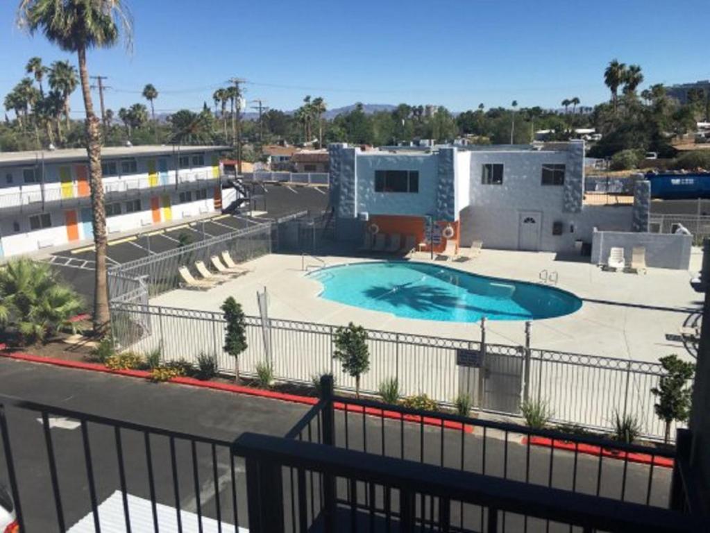 Swimming pool, Super 8 By Wyndham Las Vegas North Strip/Fremont St. Area in Las Vegas (NV)