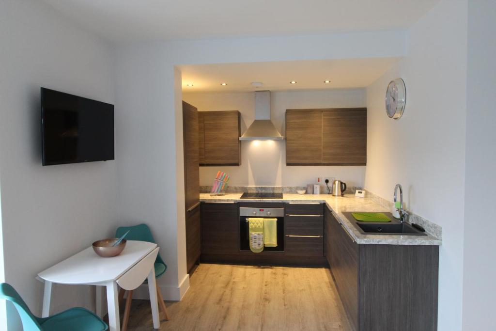 2 Serviced Apartments in Childwall-South Liverpool - Each Apartment Sleeps 6 photo