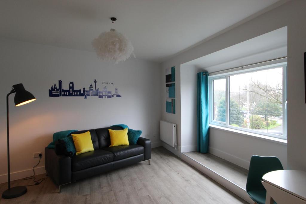 2 Serviced Apartments in Childwall-South Liverpool - Each Apartment Sleeps 6 — Hotel in Liverpool
