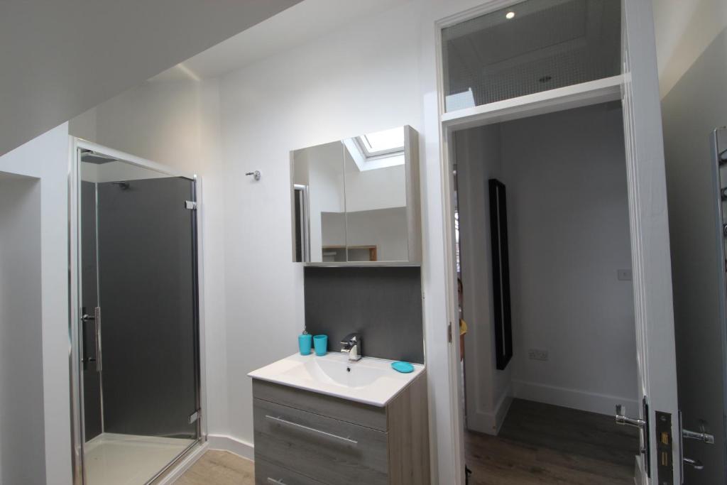 2 Serviced Apartments in Childwall-South Liverpool - Each Apartment Sleeps 6 photo