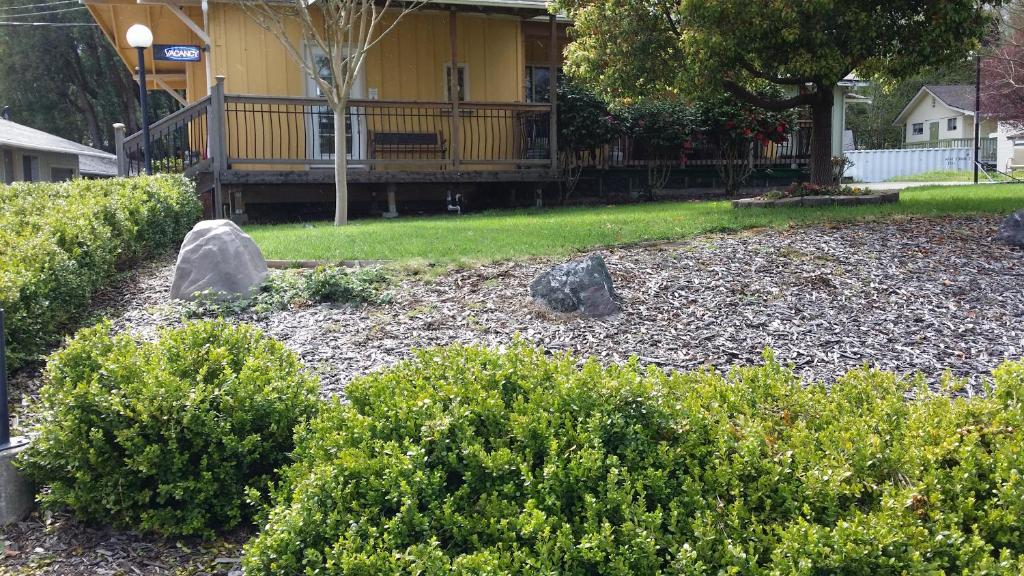 Redwood Inn Willits photo