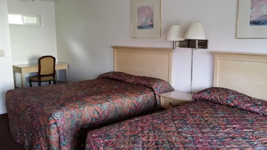 Redwood Inn Willits photo