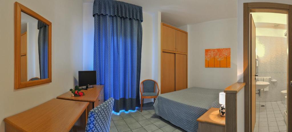 Hotel Riviera Bleu photo
