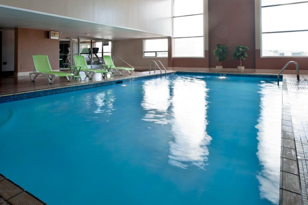 Swimming pool, Ramada Plaza by Wyndham Prince George in Prince George (BC)