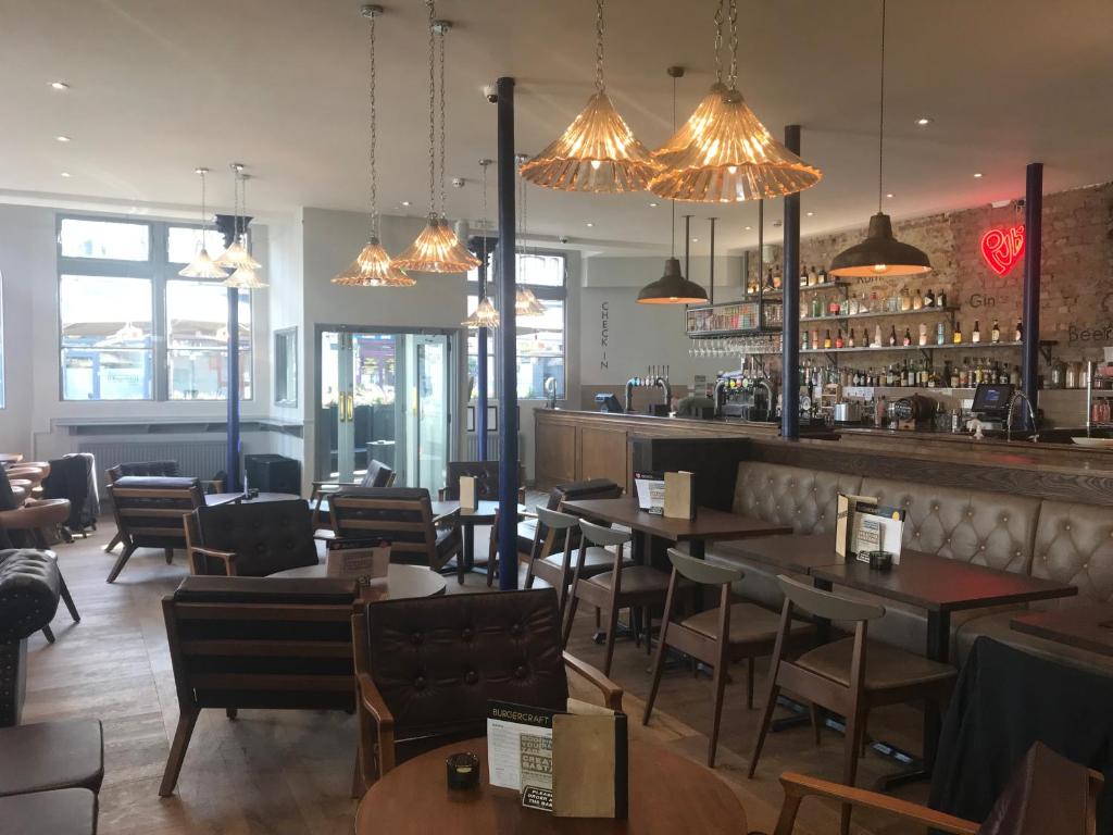 Bar/lounge, PubLove @ The Crown Battersea in London