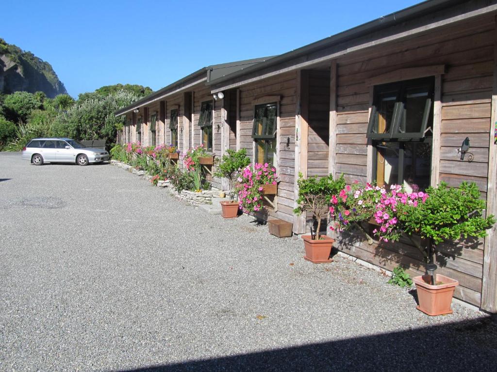 Punakaiki Rocks Hotel & Garden Bar photo