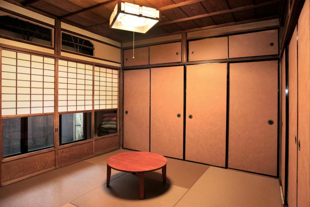 Kiyomizuan 清水庵 車庫2台可 ビフォアアフターの匠 坂田基禎さん改築の京町家 photo