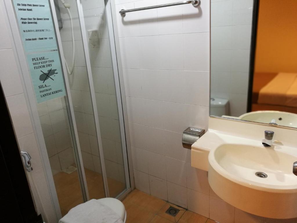 Bathroom, Grandpa Hotel in Port Dickson