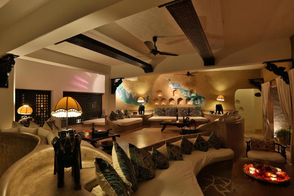 ラウンジ