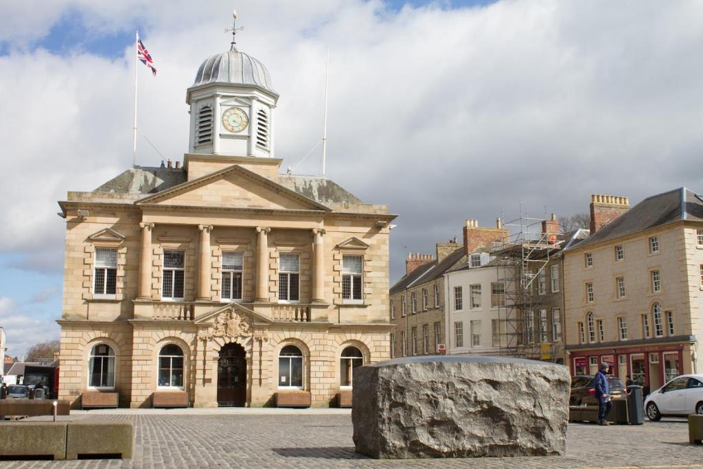The Square, Kelso