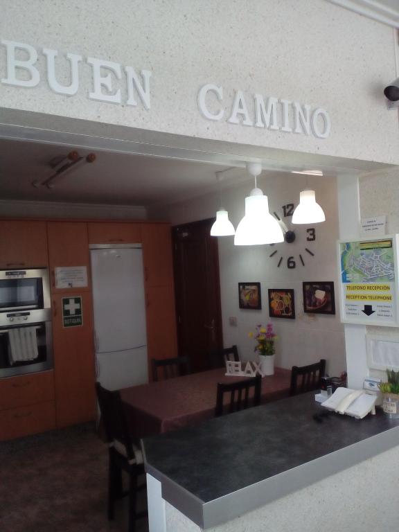 Kitchen, Albergue Aqua Portomarin in Portomarin
