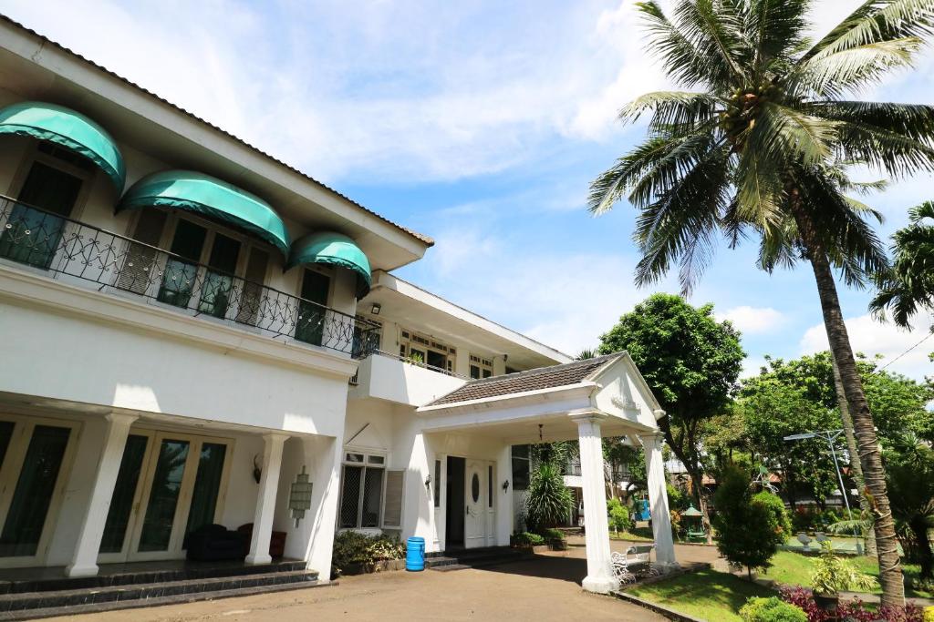 Entrance, Villa Sri Manganti in Jakarta