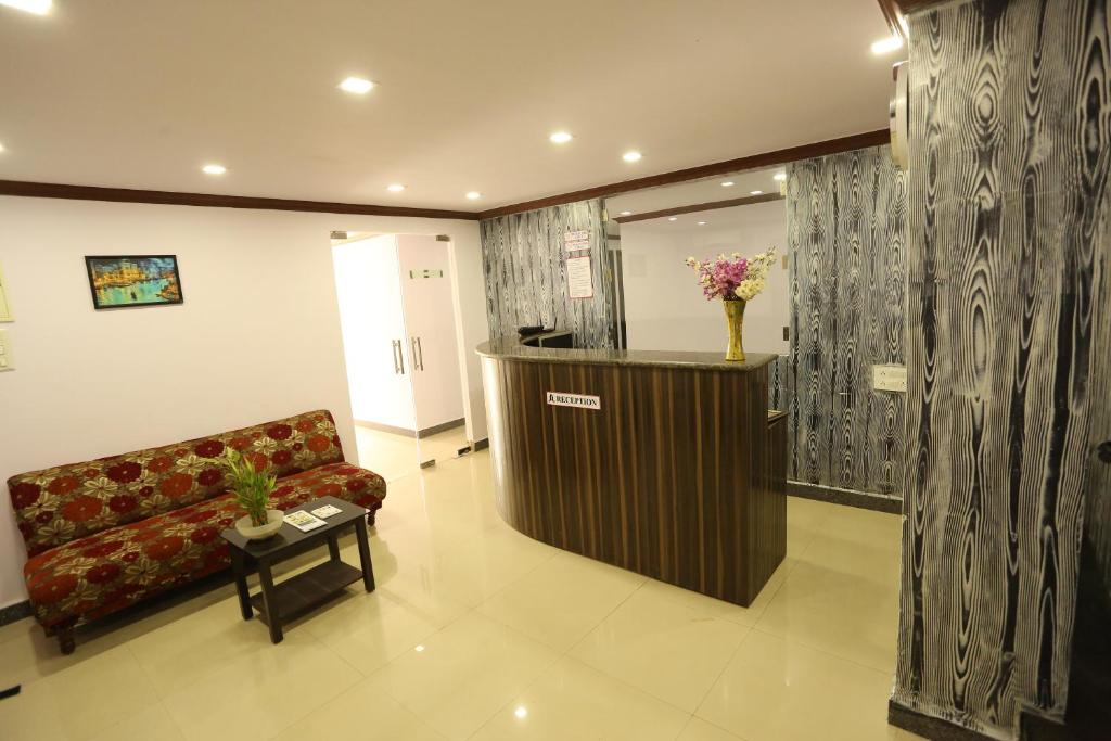 Lobby, Motel La Grandeur in Goa