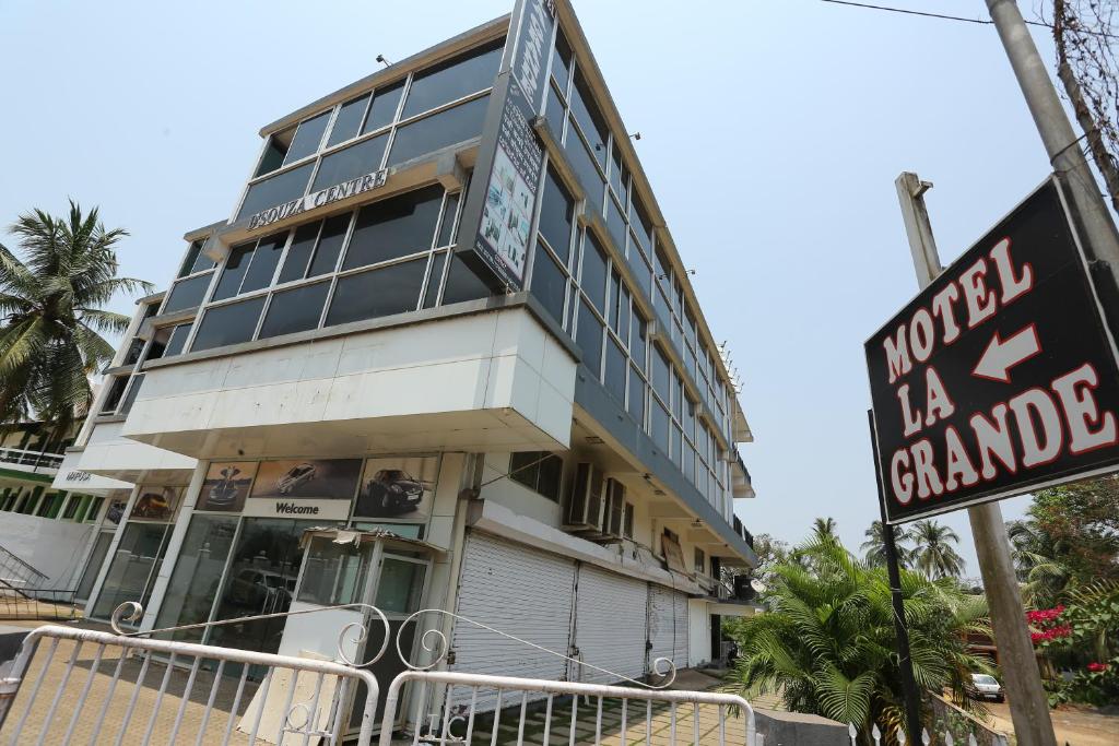 Exterior view, Motel La Grandeur in Goa