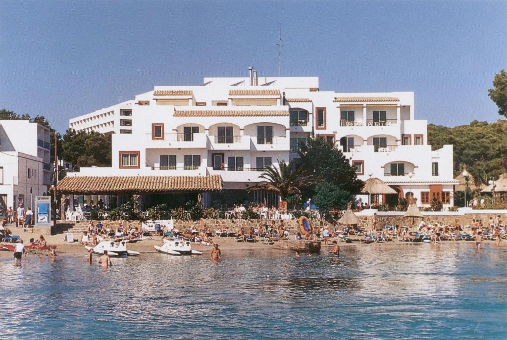 Apartamentos Playa Es Cana — Hotel in Ibiza