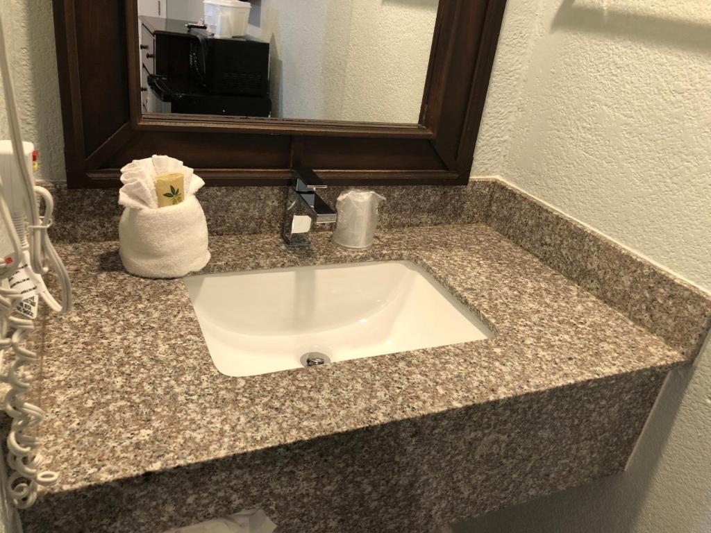 Relax Inn photo