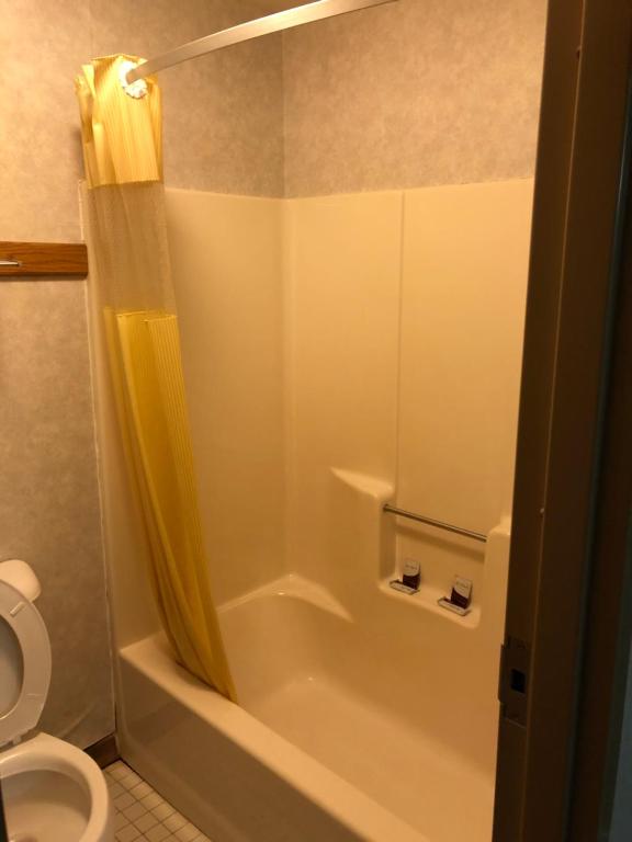 Denison Inn & Suites photo