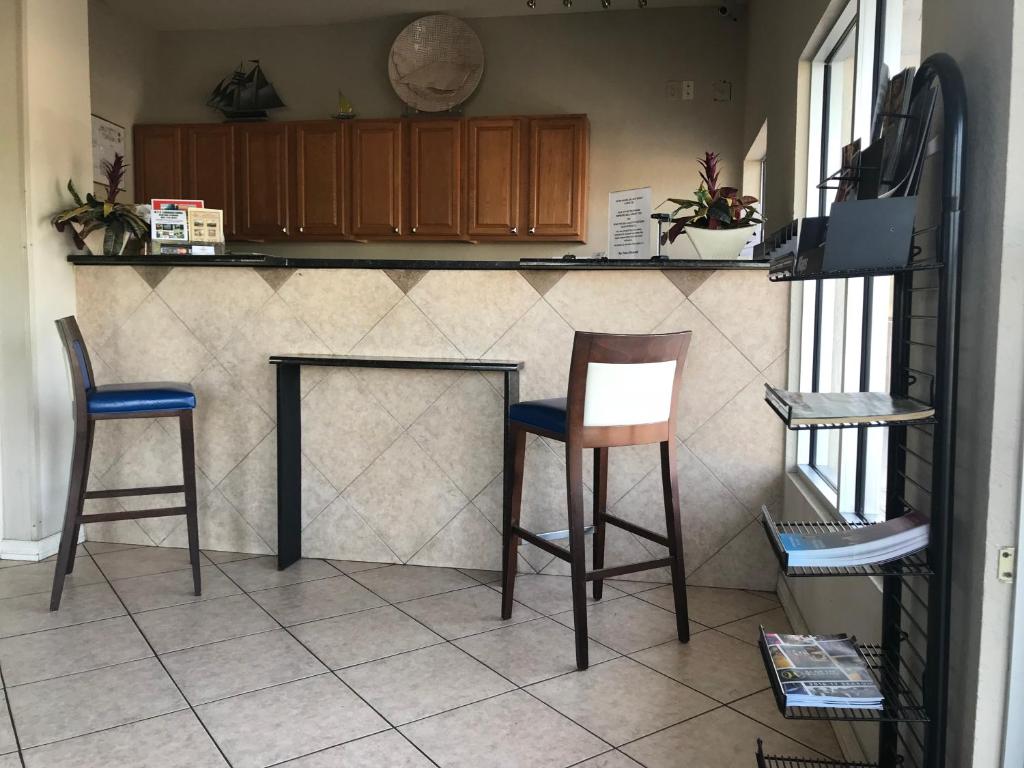 Royale Inn photo