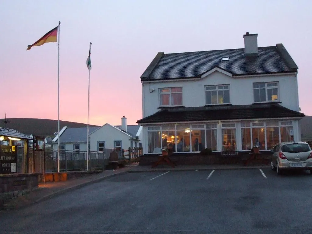 Achill Cliff House Hotel & Restaurant, hotel in Keel