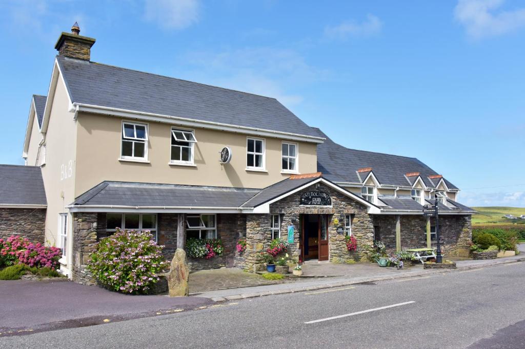 An Bothar Pub — Hotel in Dingle