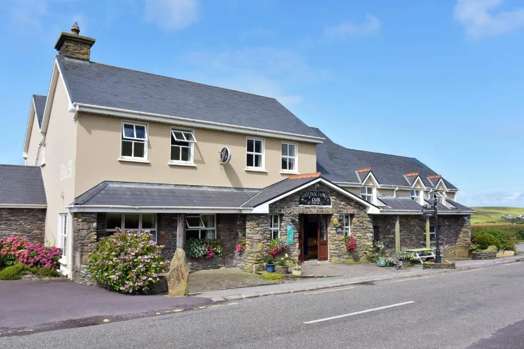 An Bothar Pub, hotel in Brandon Creek