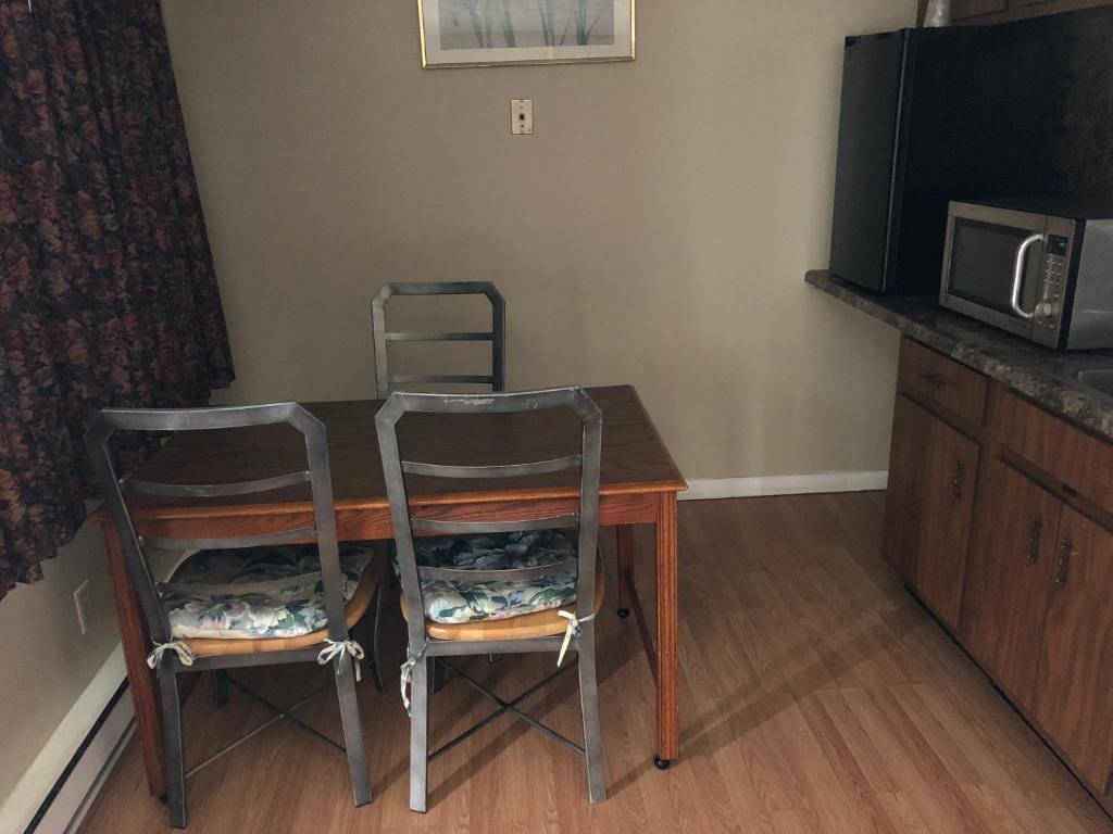 Village Inn Motel Holt Photo 22