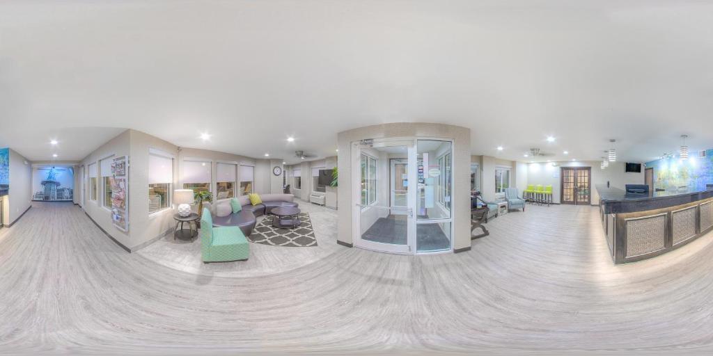 Baymont By Wyndham Pella Photo 37