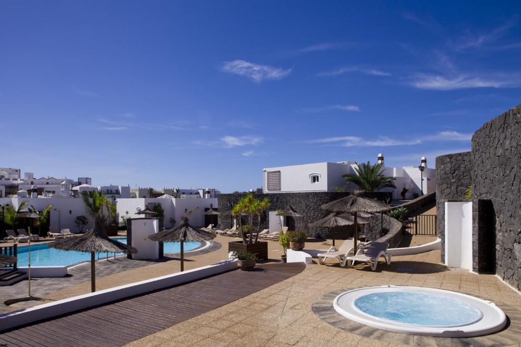 Apartamentos LIVVO Coloradamar — Swimming pool in Playa Blanca, Canary Islands