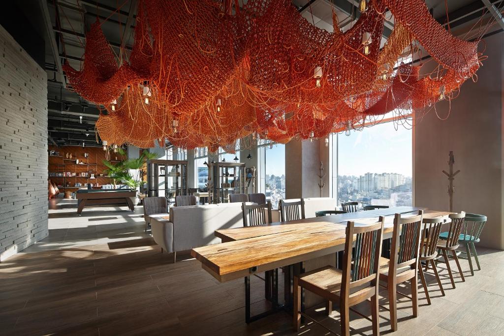 Shared lounge/TV area