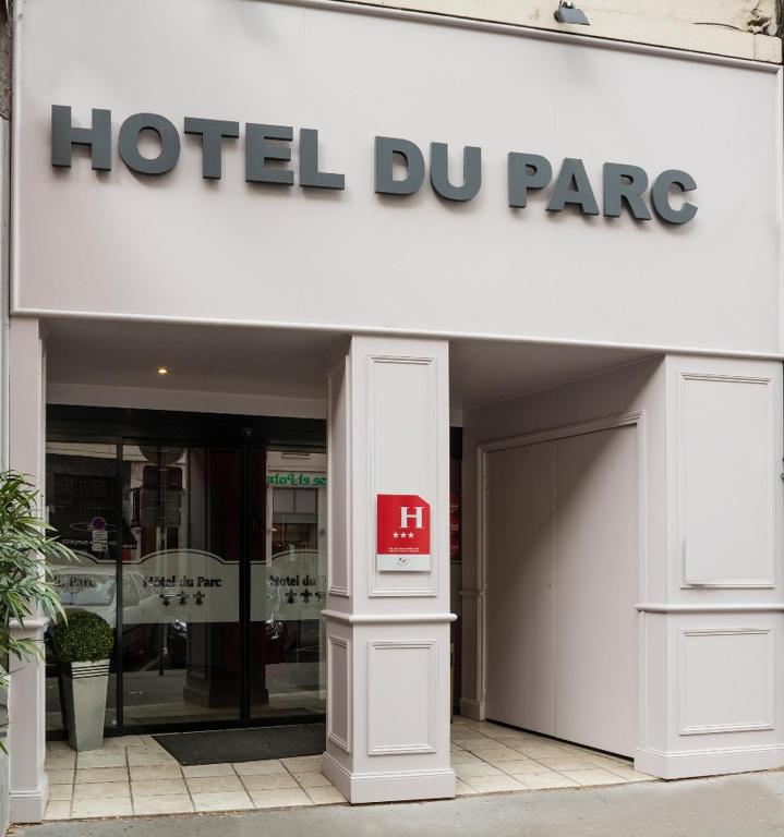 Entrance, Hotel du Parc in Lyon