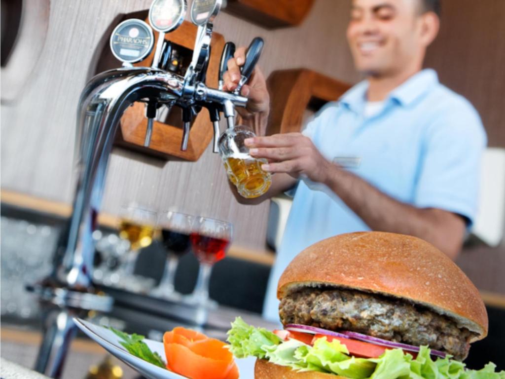 طعام و مشروبات