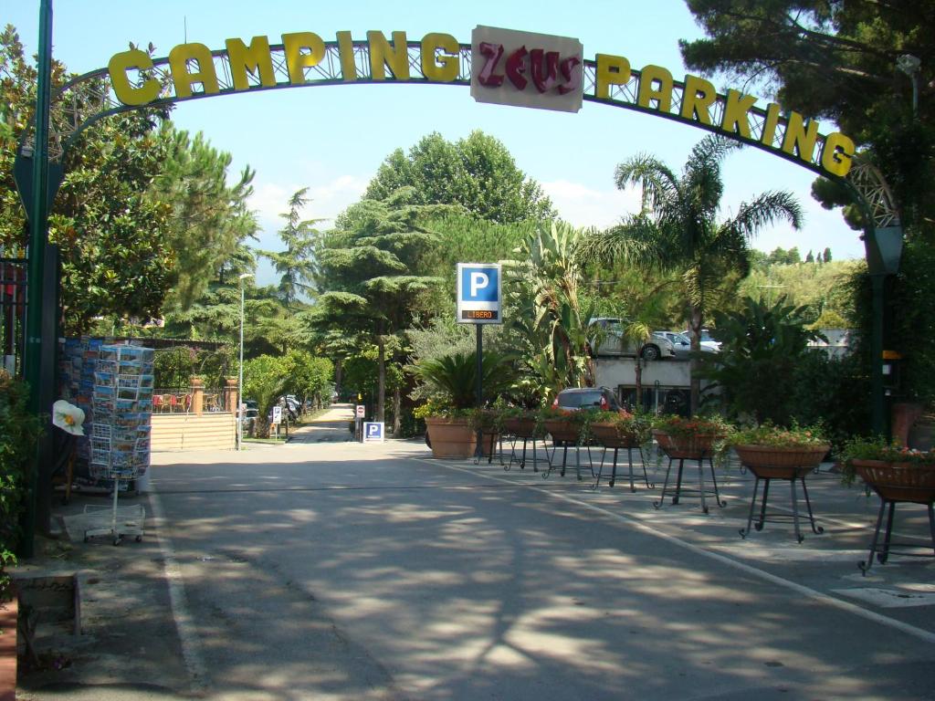 Camping Zeus — Hotel in Pompei
