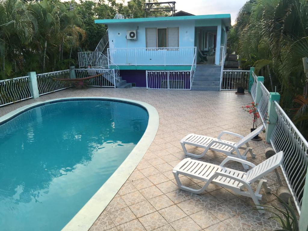 Seascape Apartments photo