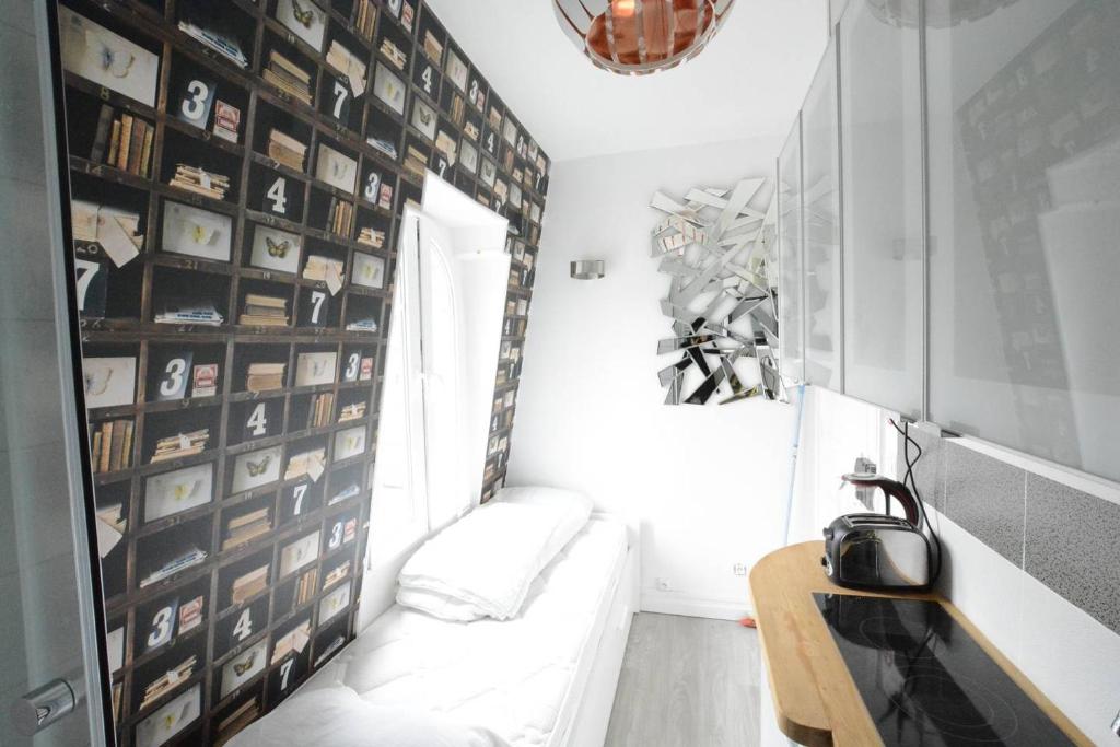 Small Room Near Eiffel Tower