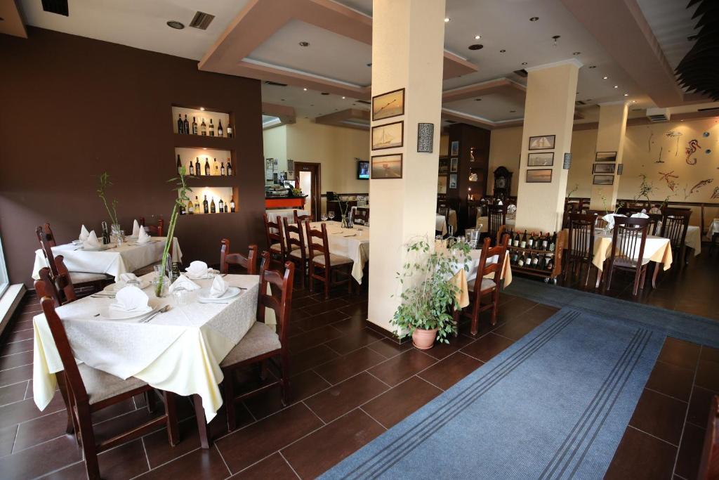 Hotel Edart — Restaurant & bars in Durres, Durres