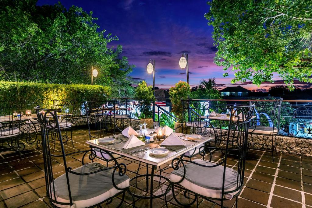 Restaurant, Hotel Nikko Bali Benoa Beach in Bali