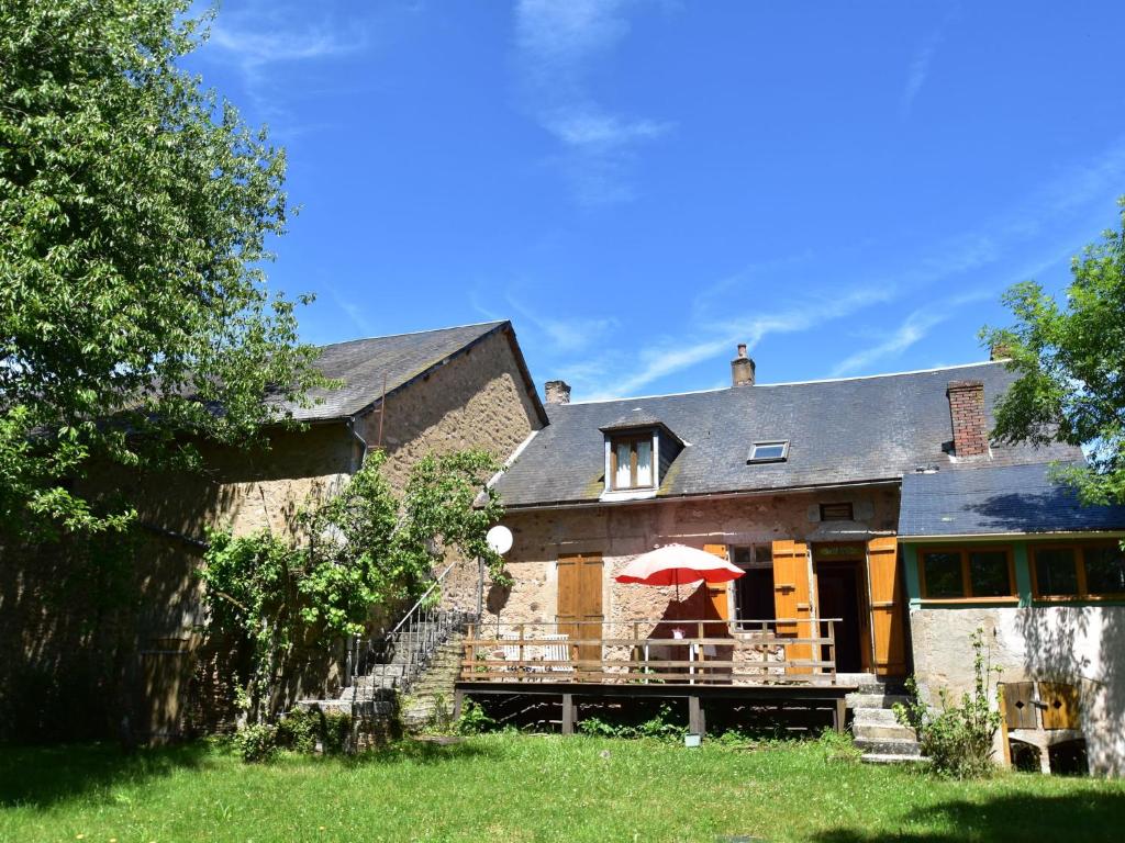 Holiday Home in Gacogne with Garden, Terrace, Barbecue