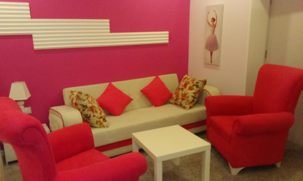 Pink Apartment near Airport photo