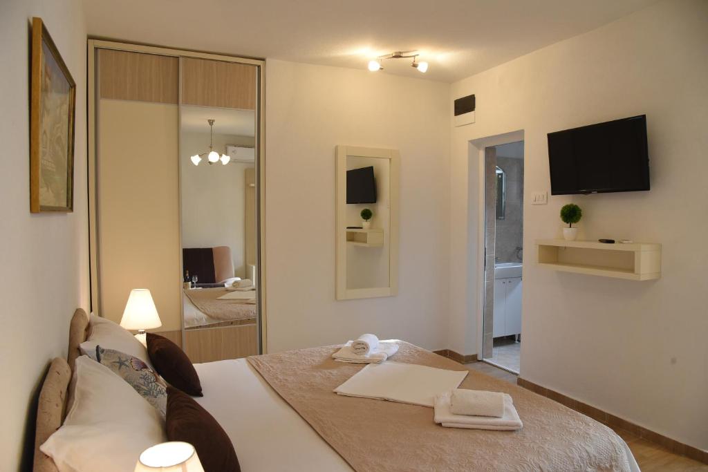Apartments & Rooms Jelka - 2