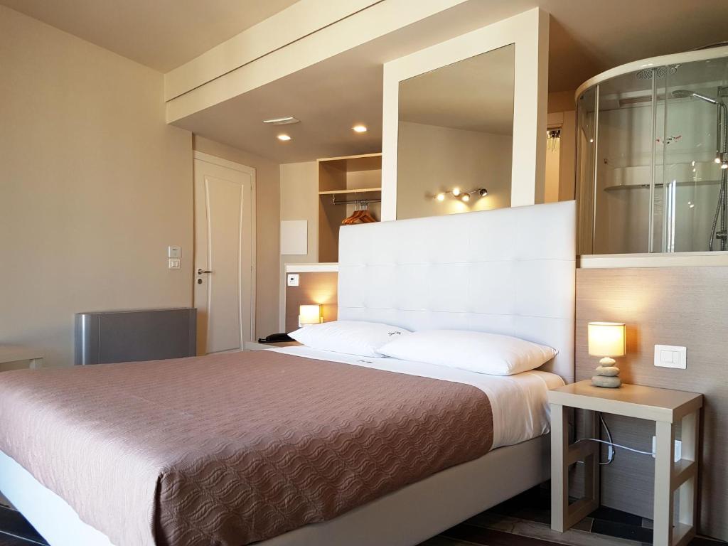Don Ugo Luxury Rooms — Hotel in Tropea