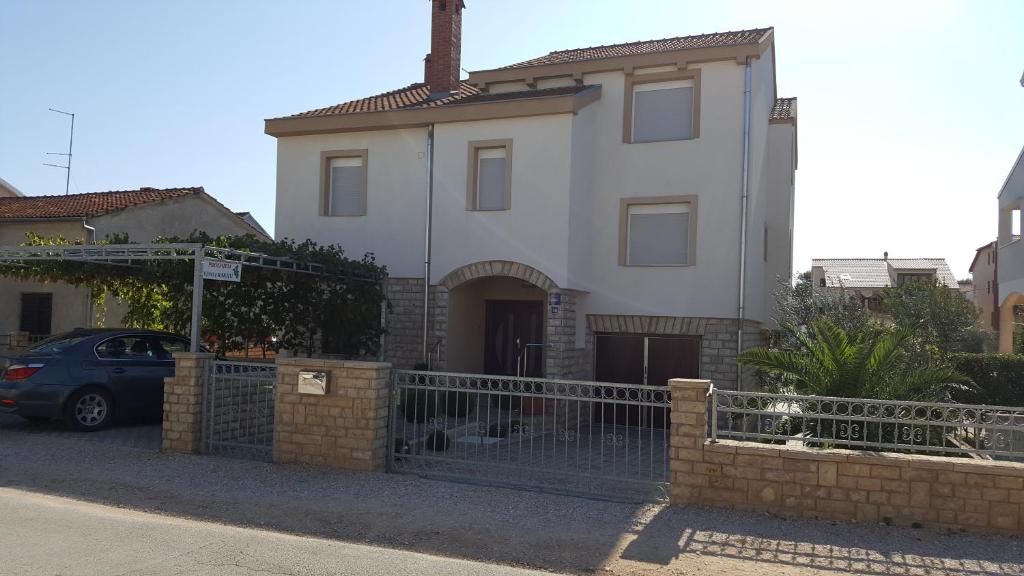 Apartmani M&amp;M — Hotel in Biograd na Moru