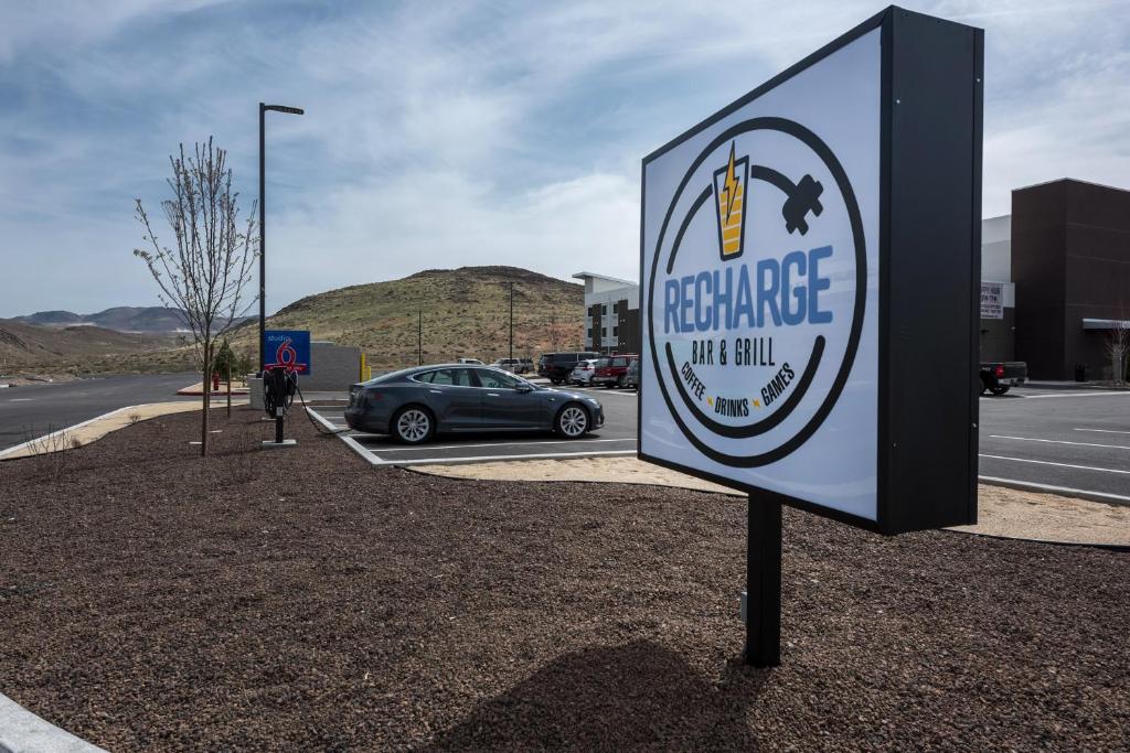 Studio 6-Mccarran, NV - Sparks - Tahoe - Reno Industrial Center photo