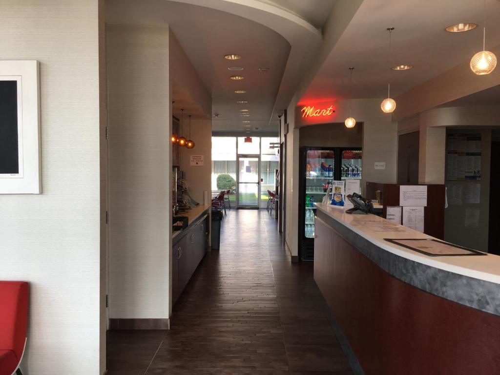 Ramada by Wyndham Rockville Centre
