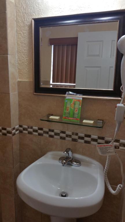 Palms Inn photo