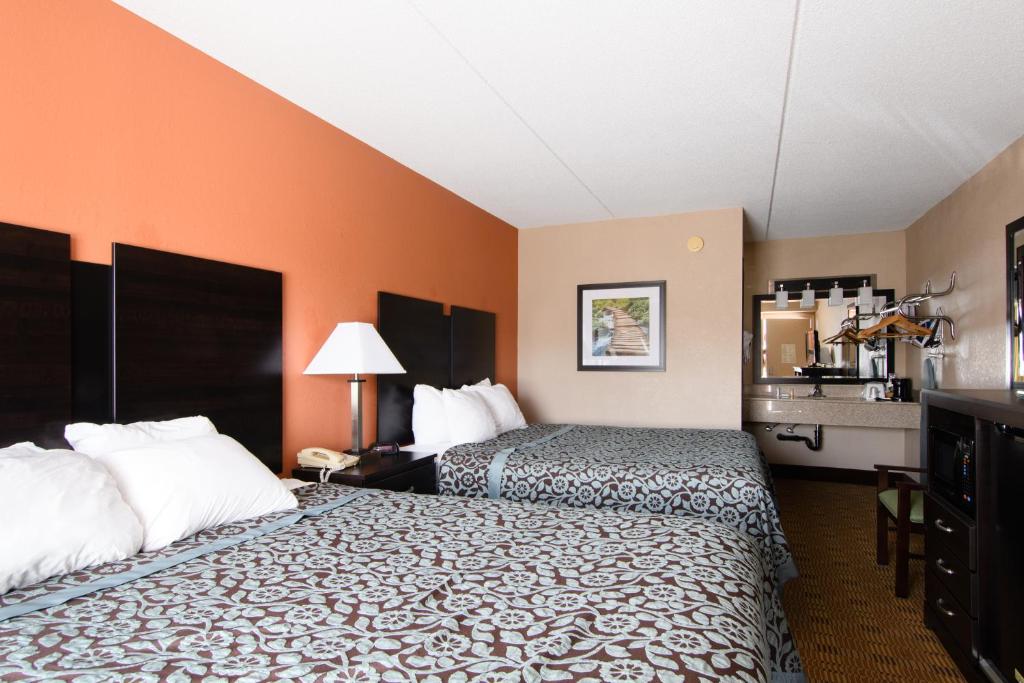 Days Inn by Wyndham Pittsburgh-Harmarville photo