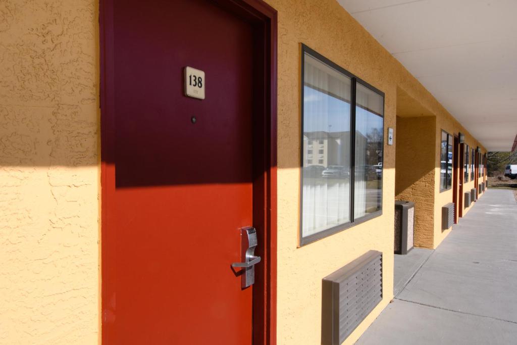 Days Inn by Wyndham Pittsburgh-Harmarville photo