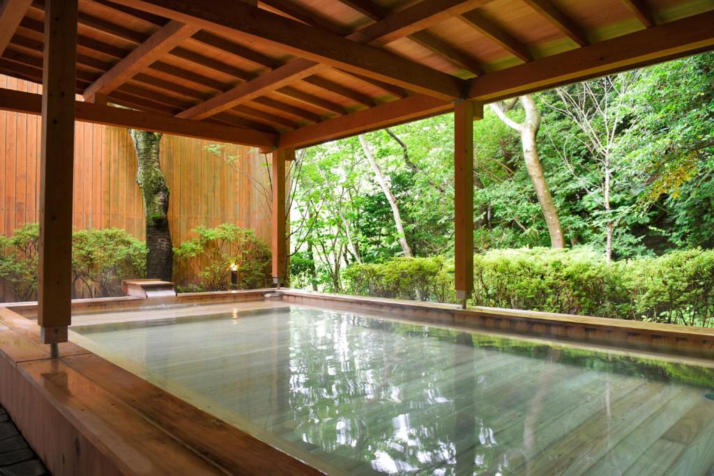 Open air bath